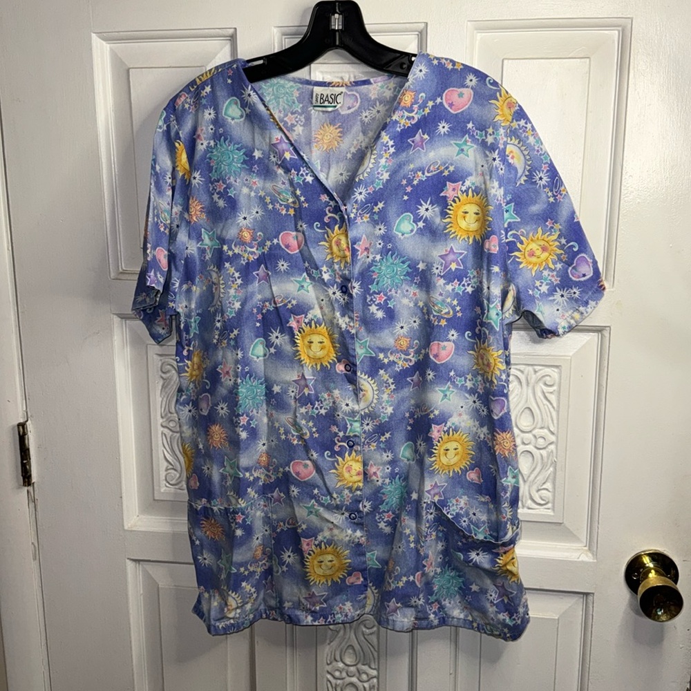 Simply Basic Suns Stars & Heart Snap Down Scrub Jacket Size Large